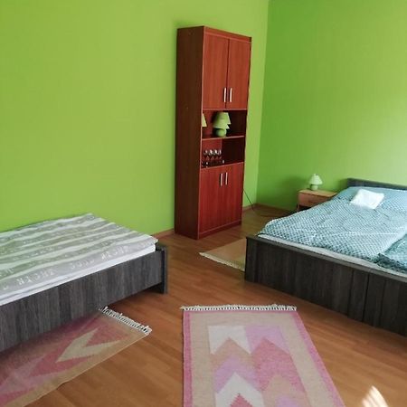 Rokus Apartman Appartamento Szeged Esterno foto