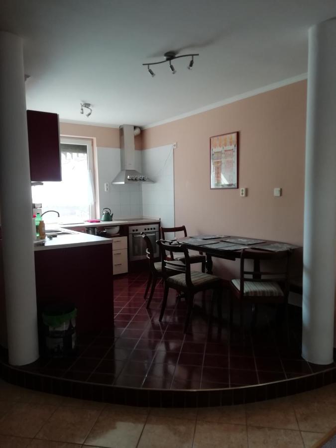 Rokus Apartman Appartamento Szeged Esterno foto